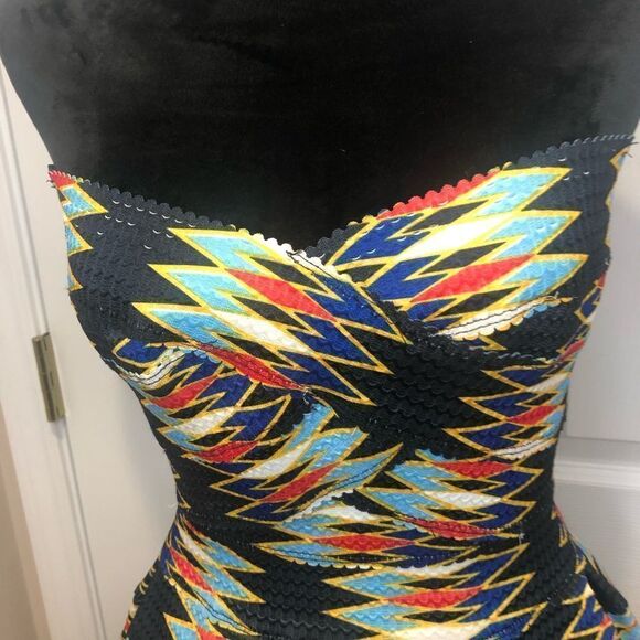 Luxxel strapless geometric design mini cocktail party dress, size small - Picture 3 of 10